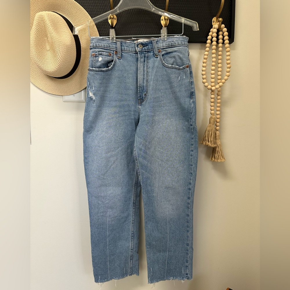 Abercrombie Curve Love Ankle Straight Ultra High Rise Size 4 Short